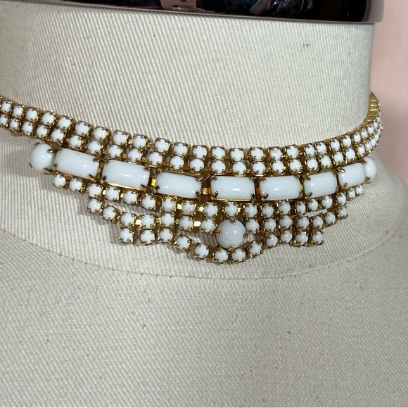 Antique 1940's Retro Art Deco White Milk Glass Emerald Cut Choker Necklace - Picture 6 of 17